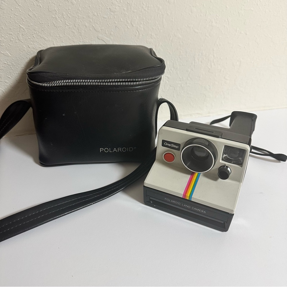 Vintage Polaroid OneStep Land Camera Set w/ Flash Bars, Manual & Case